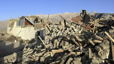 Un bâtiment endommagé par un tremblement de terre au Tibet