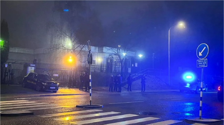 Suède : un homme tente d'enfoncer les portes de l'ambassade de Russie à Stockholm