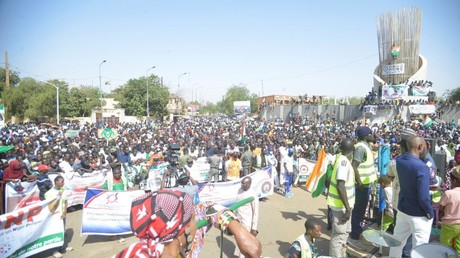 Premier anniversaire du retrait de la Cédéao : festivités populaires à Ouagadougou, meeting «gigantesque» à Niamey