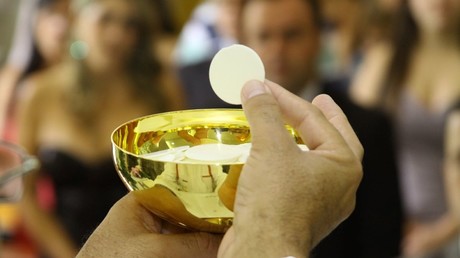 L'Église anglicane interdit le vin sans alcool et le pain sans gluten dans les hosties