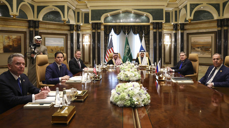 Pourparlers russo-américains à Riyad : un premier pas vers le dialogue, selon Washington