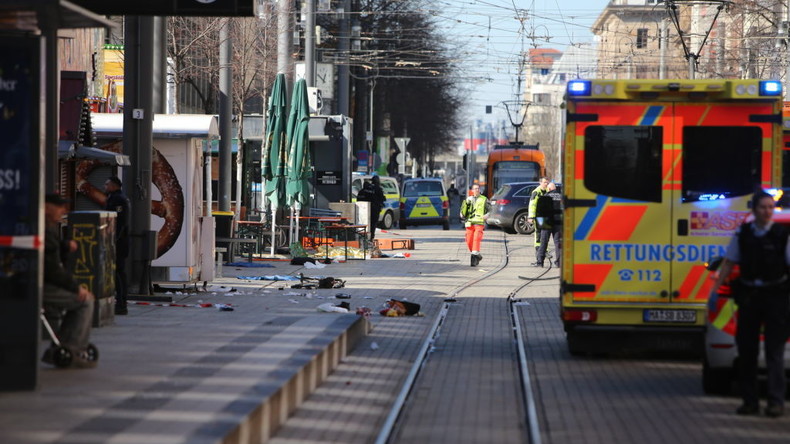 Une voiture a foncé dans une foule dans la ville allemande de Mannheim et a tué au moins une personne