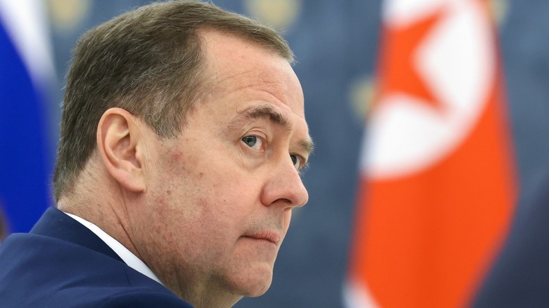 Medvedev : La suspension de l'aide militaire des États-Unis à l'Ukraine n’est qu’un «geste symbolique»