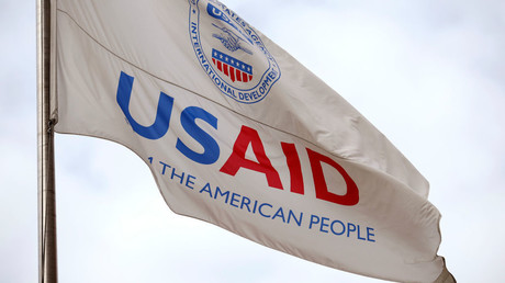 Un drapeau à l'extérieur du siège de USAID