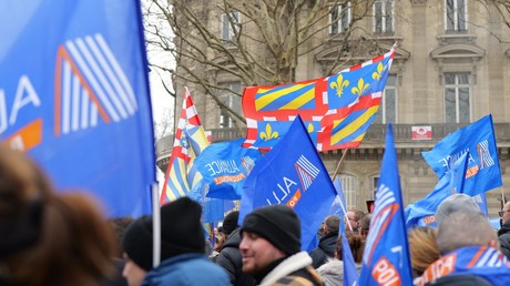 Les syndicats de police, un coût élevé pour l’État selon la Cour des comptes
