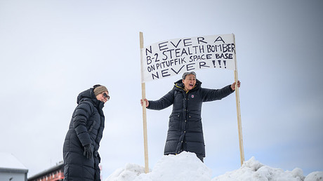 Un manifestant à Nuuk, au Groenland