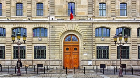 Paris : la police s’apprête à évacuer des migrants des quais de Seine