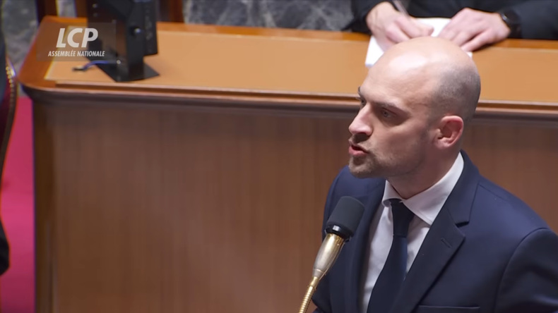 Barrot promet une diplomatie du «dialogue et de la fermeté» lors de sa visite à Alger