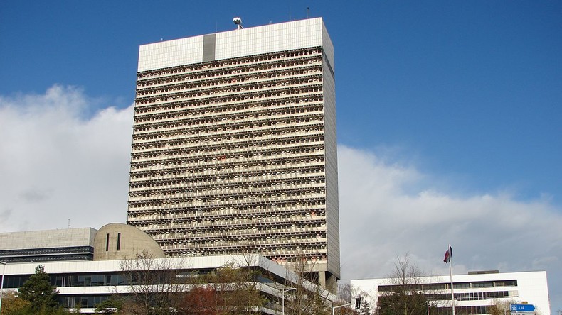 Des tests surprises imposés aux sans-papiers : une pratique controversée en France