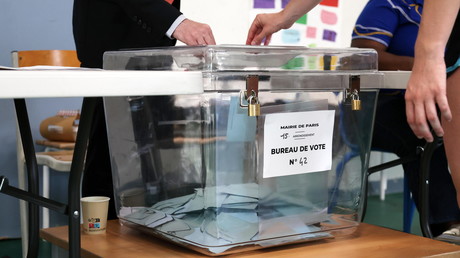 La loi sur la parité des candidats divise à un an des municipales