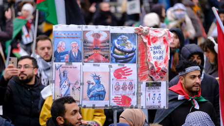 Macron tente de redorer son image auprès du monde arabe