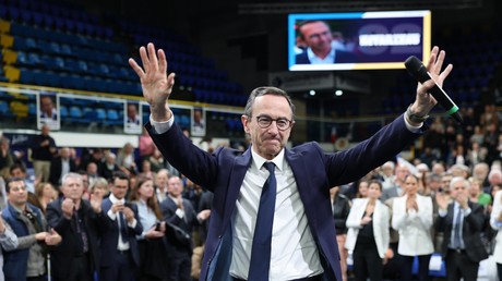 Naturalisation : Bruno Retailleau veut serrer la vis