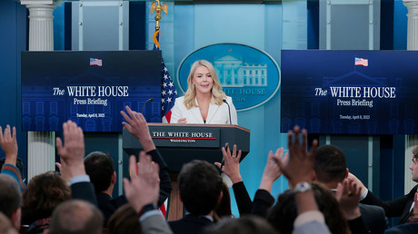 La Maison Blanche dit ignorer les journalistes qui mettent leurs pronoms de genre dans leur signature de courriel