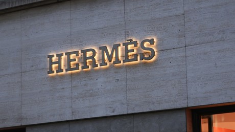 Hermès va augmenter ses prix aux États-Unis pour compenser les 10% de droits de douane
