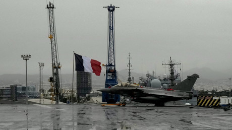 Armement contre élégance : la France entre puissance militaire et chute du luxe