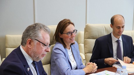 Suppression de l’abattement fiscal des retraités : une mesure contestée pour renflouer les caisses