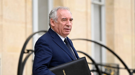 À presque 74 ans, François Bayrou dépasse Barnier et devient le plus âgé de la Ve République française