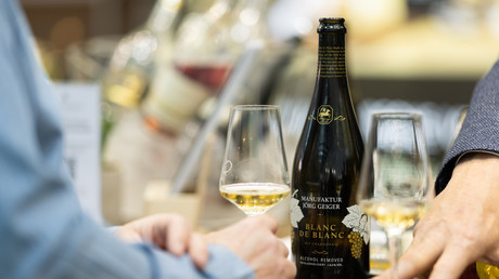 Des polluants cancérigènes dans votre vin ? Une étude révèle une contamination massive de TFA en Europe