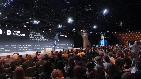 « Nous nous unissons pour l’avenir » : la présentation du Dialogue public sur les perspectives de l’économie mondiale a eu lieu au Centre national RUSSIE