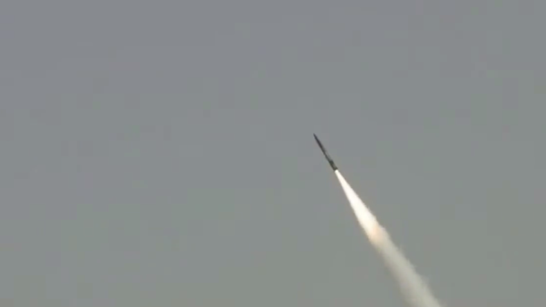 Tensions Inde-Pakistan : Islamabad effectue un essai de lancement de missile, New Delhi interdit les importations pakistanaises