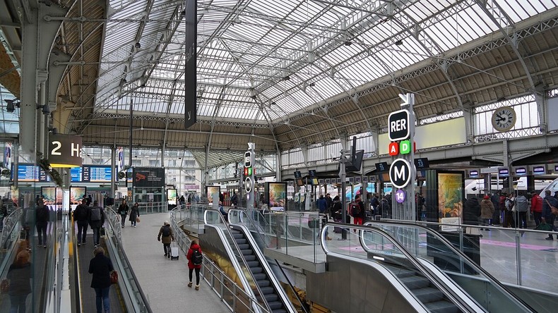 Grève SNCF : tensions sociales et réactions politiques sur fond de pont du 8 mai