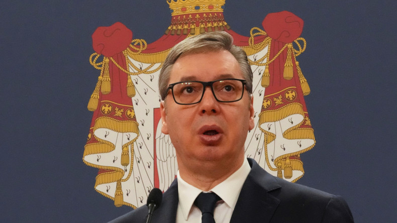 9 mai : la Lituanie et la Lettonie interdisent à l'avion d'Aleksandar Vucic le survol de leur territoire
