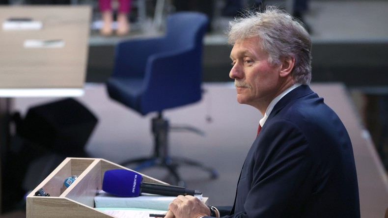 Peskov : le réseau mobile pendant les célébrations à Moscou est limité en raison d'un «voisinage dangereux»