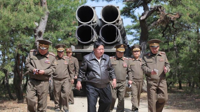 Kim Jong-un dirige des exercices de tir de missiles