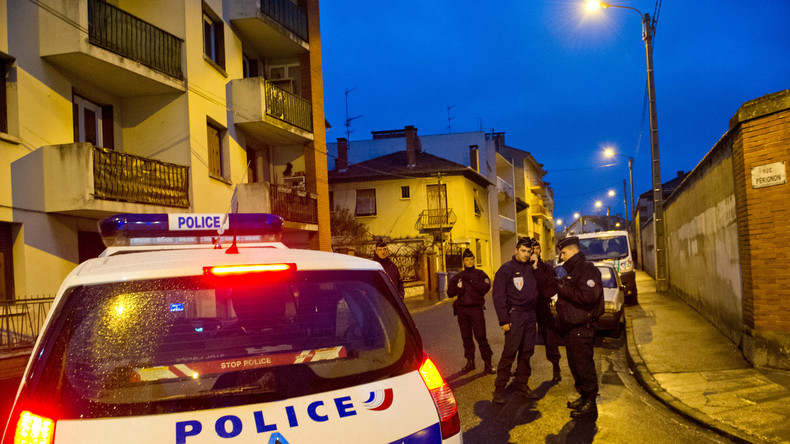 Drame à Chauffailles : une femme abattue en pleine rue, le suspect en fuite