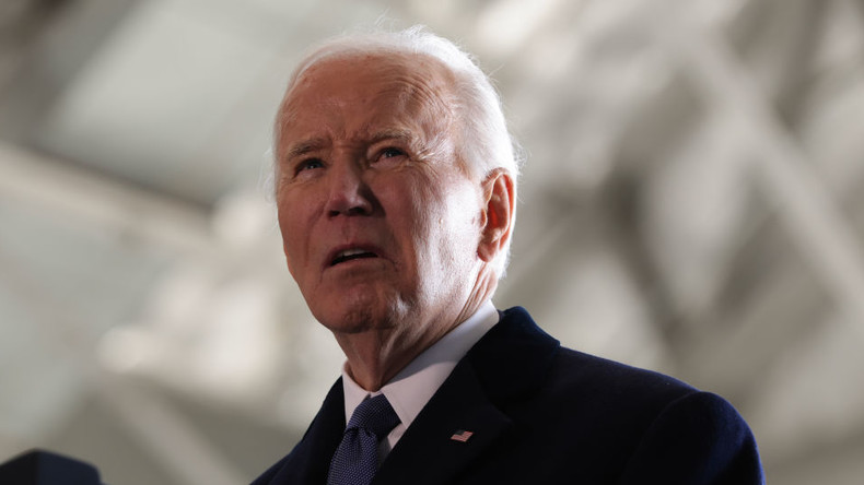 J.D. Vance : Biden devrait «passer son temps à la plage» et ne pas donner de conseils sur la politique étrangère