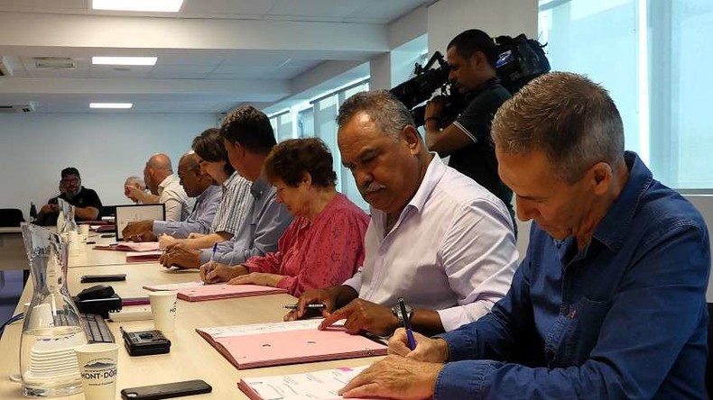 Nouvelle-Calédonie : gouvernement et partenaires sociaux signent une feuille de route pour sortir de la crise