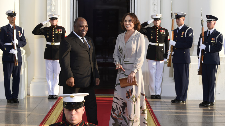 Gabon : l’ex-Première dame et son fils transférés de prison en résidence surveillée