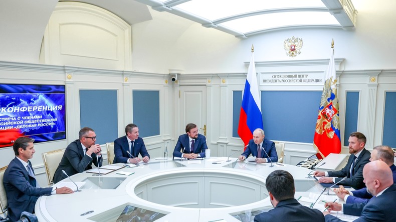 Poutine sur le recrutement militaire en Russie : «Chez nous, entre 50 000 et 60 000 personnes par mois se portent volontaires»