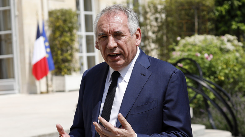 François Bayrou s’engage à abolir le Code noir, vestige colonial