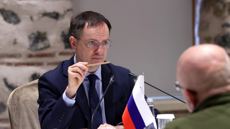 Poutine approuve la composition de la délégation russe pour les négociations à Istanbul