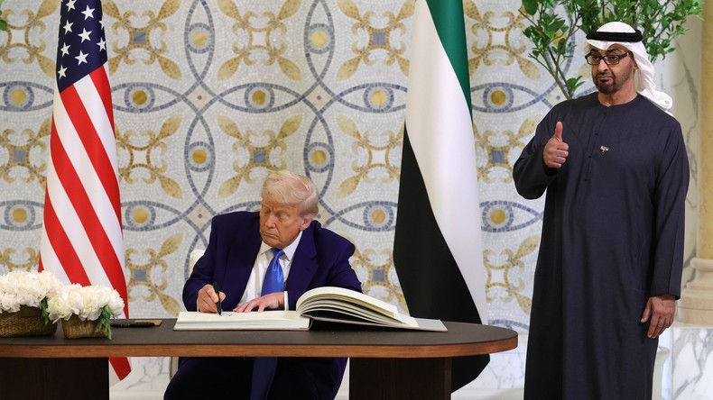 Donald Trump achève à Abou Dhabi une tournée régionale riche en promesses d'investissements