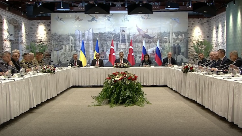 Les pourparlers entre la Russie et l'Ukraine ont débuté à Istanbul