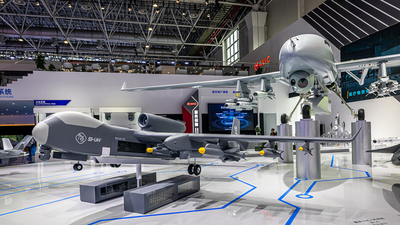 Un géant dans les airs : la Chine dévoile son drone géant, capable de larguer un essaim de drones