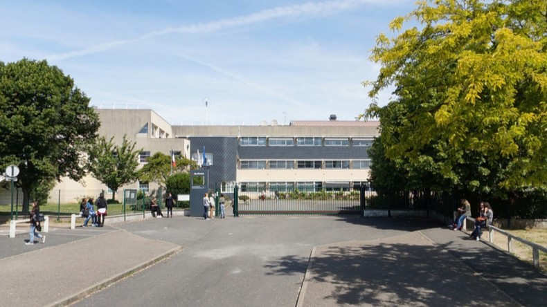 France : un professeur blessé par le jet d’une porte depuis le 4e étage de son lycée