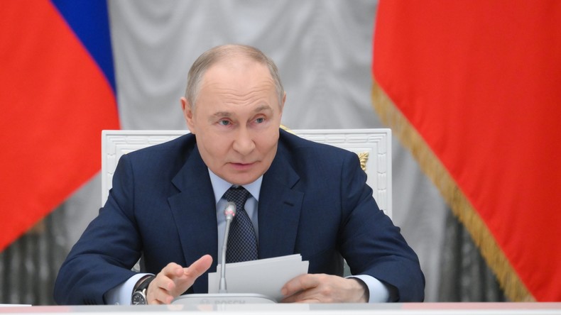 Vladimir Poutine: les élites de certains pays occidentaux transforment la liberté, la démocratie et les droits humains en simple décoration