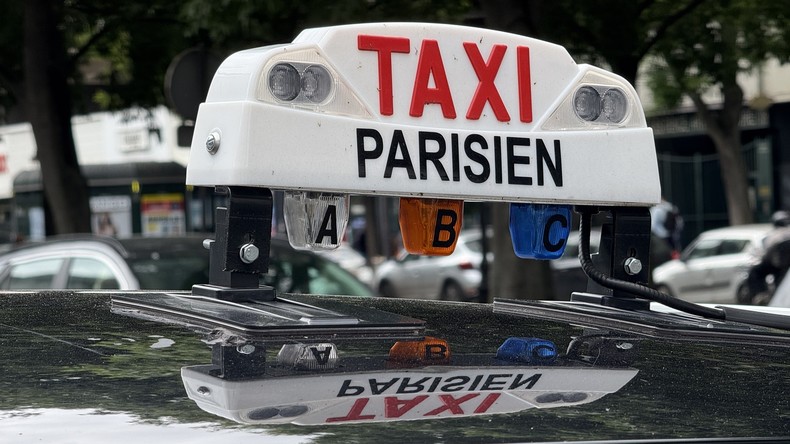 Grogne des taxis en France : le gouvernement promet de «rappeler les règles»