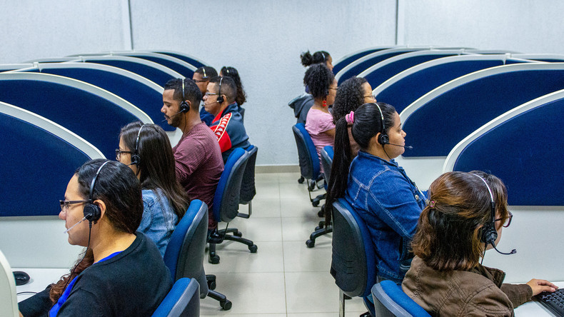 Centres d’appels en Tunisie : des milliers d’emplois menacés par la nouvelle loi française contre le démarchage