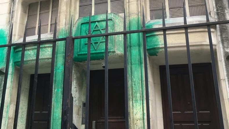 Paris : des établissements juifs visés par des jets de peinture