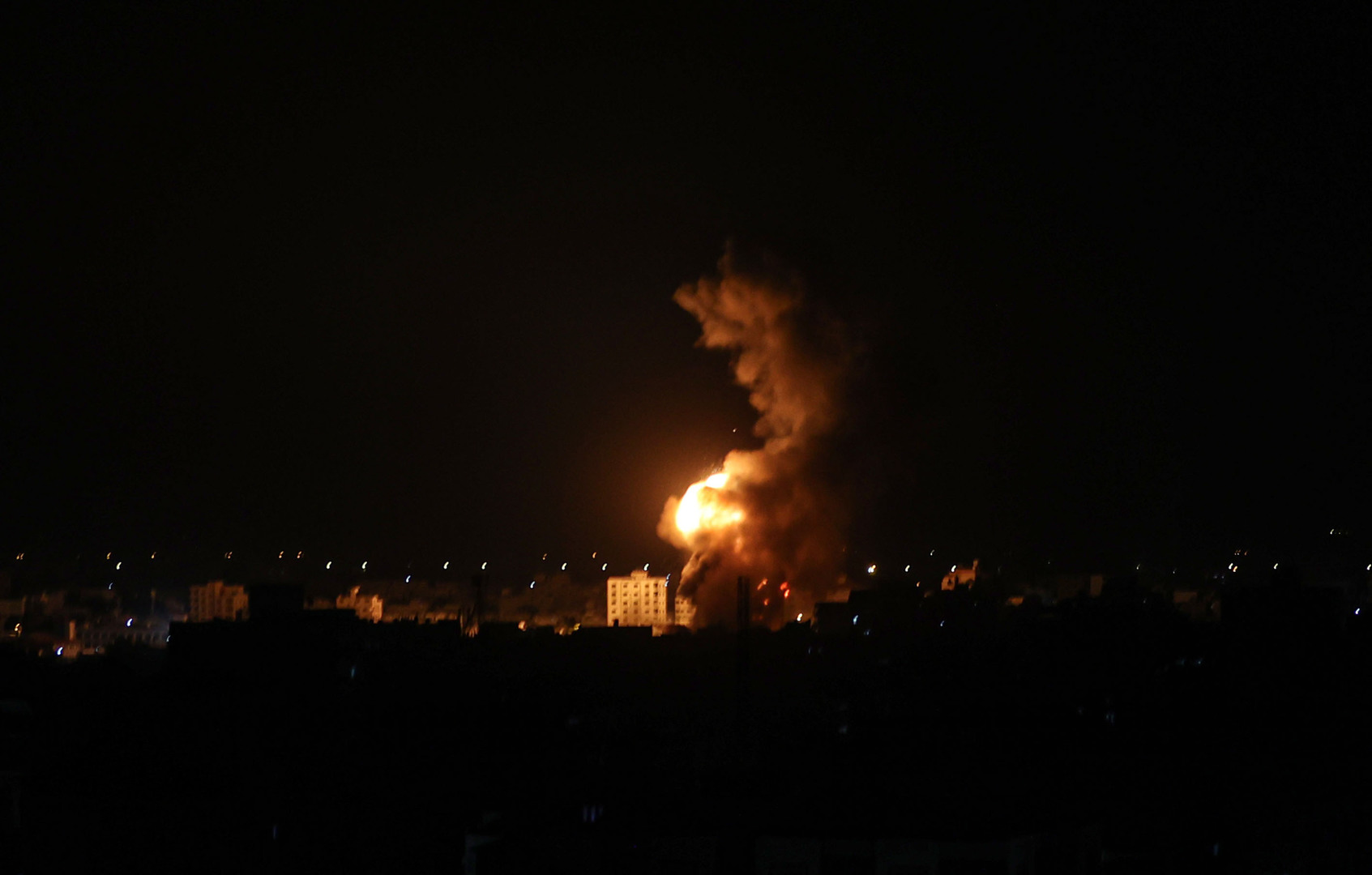 Bombardements nocturnes israéliens dans le centre de Gaza