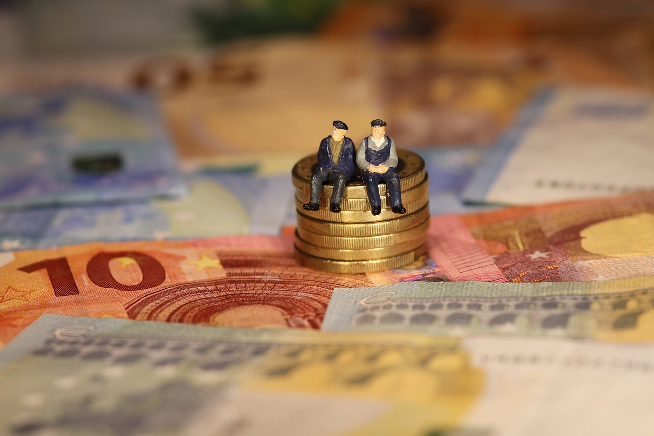 France : 15 000 retraités algériens menacés de perdre leur pension