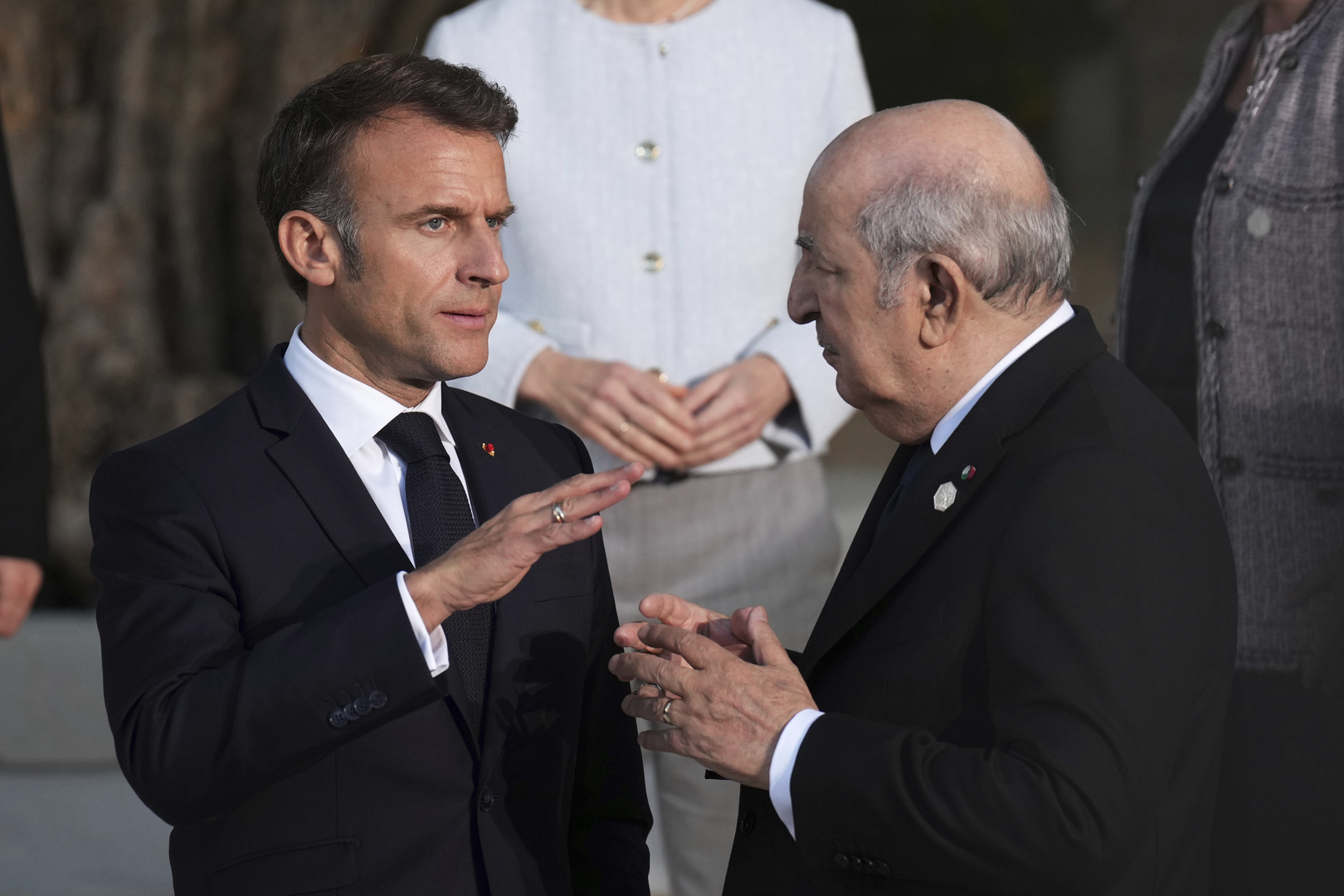 20 dignitaires algériens risquent le gel de leurs avoirs en France