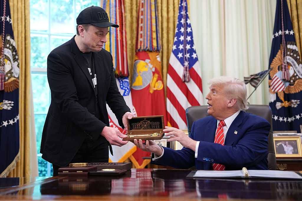 Musk quitte la Maison Blanche : «Il va faire des allers-retours», estime Trump
