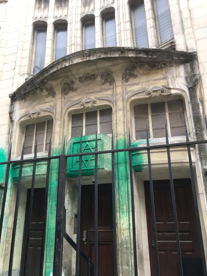 Paris : des établissements juifs visés par des jets de peinture