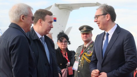 Aleksandar Vucic se dit indifférent à la réaction des autres États à sa visite à Moscou