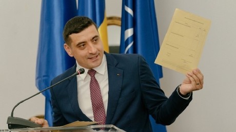 Roumanie : George Simion accuse la France d’«ingérence impérialiste» et Macron de «tendances dictatoriales»